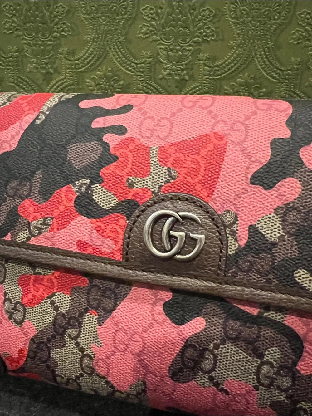 Authentic Gucci Pink and Red Camouflage GG Supreme Crossbody marbled men’s pouch